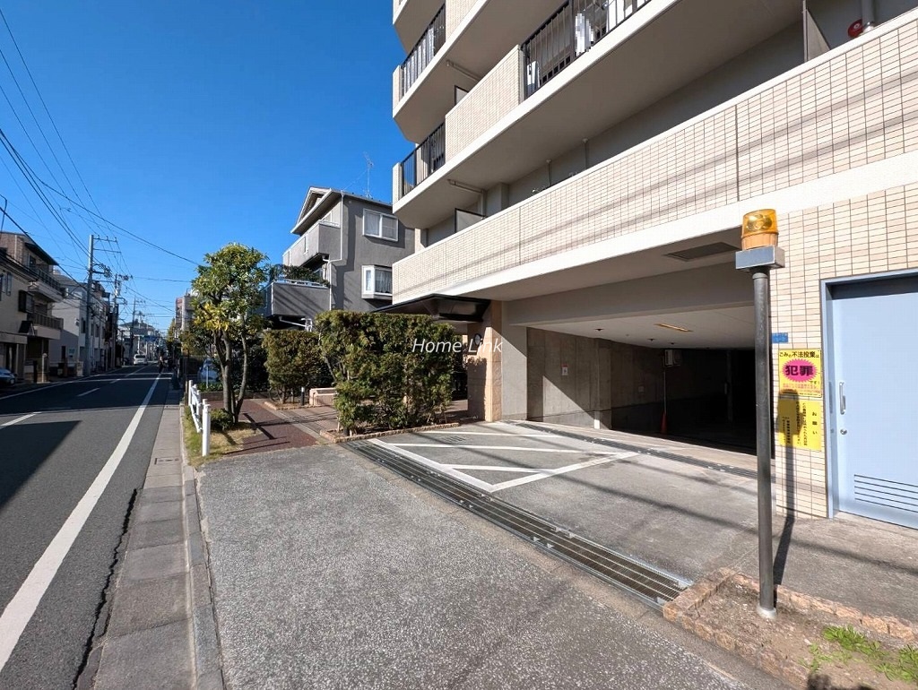 コート常盤台　駐車場出入口